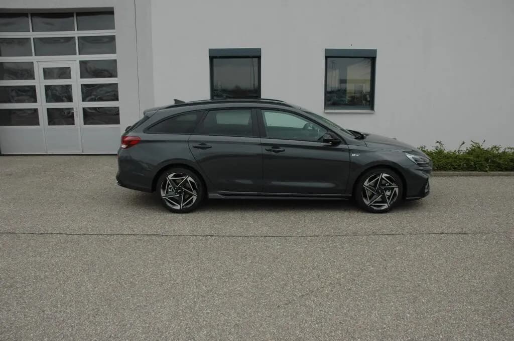 Hyundai i30 – € 37.930, 6 km – Bild 1 von 15
