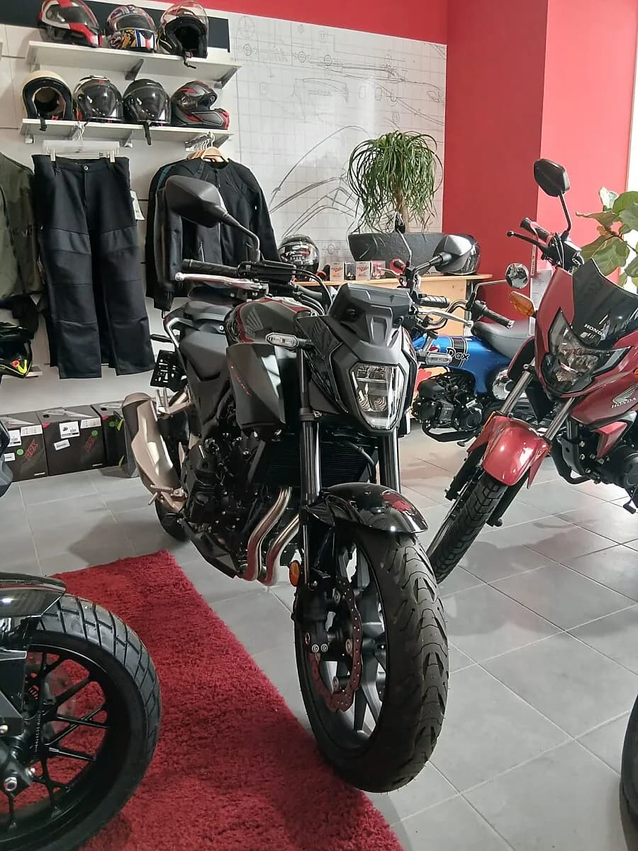Honda CB – € 7.190, 0 km – Bild 1 von 3
