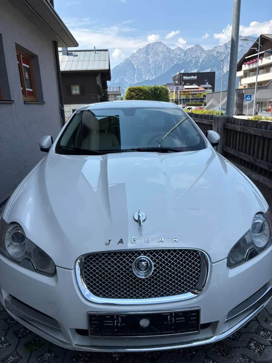 Jaguar XF