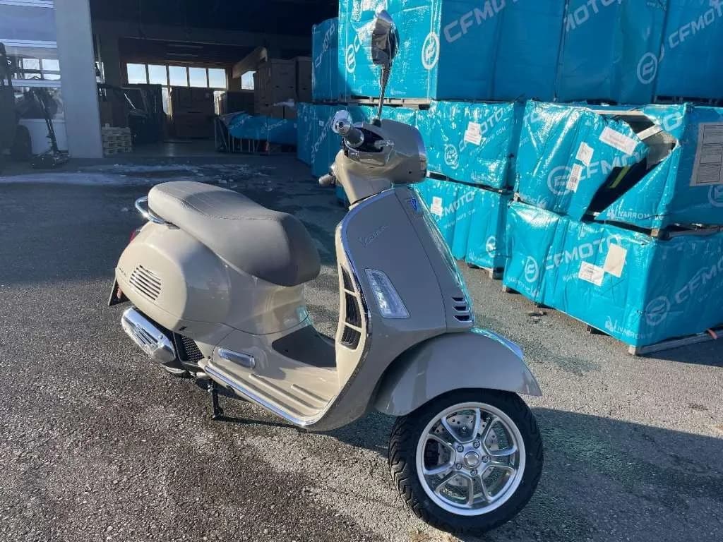 Vespa GTS – € 6.399, 0 km – Bild 1 von 5