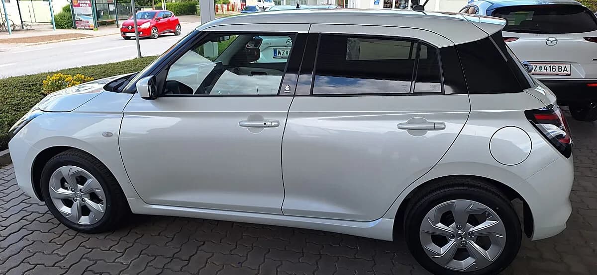 Suzuki Swift – € 19.240, 0 km – Bild 1 von 15