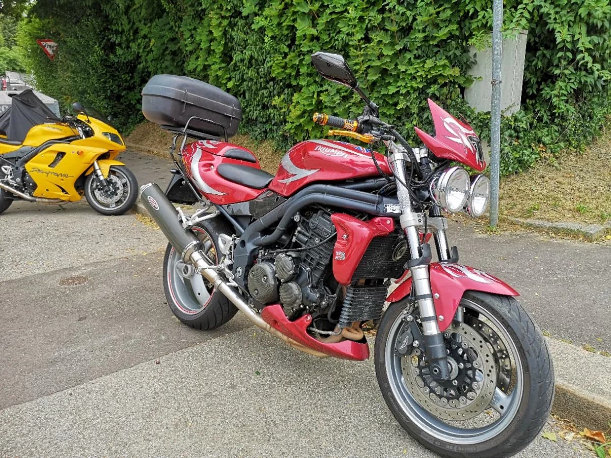 Triumph Daytona 2005 – € 2.990, 61 000 km – Bild 1 von 15
