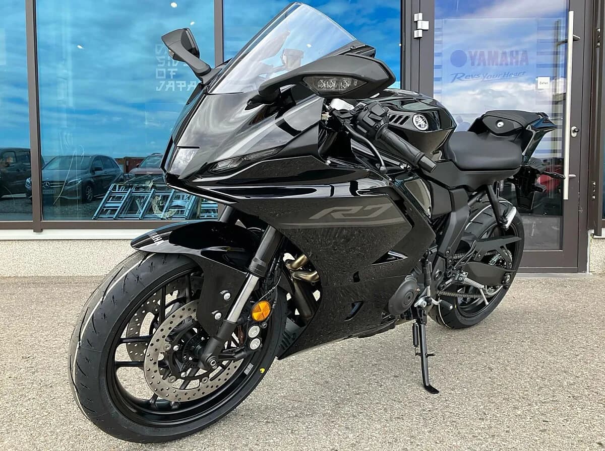 Yamaha YZF – € 11.499, 0 km – Bild 1 von 8