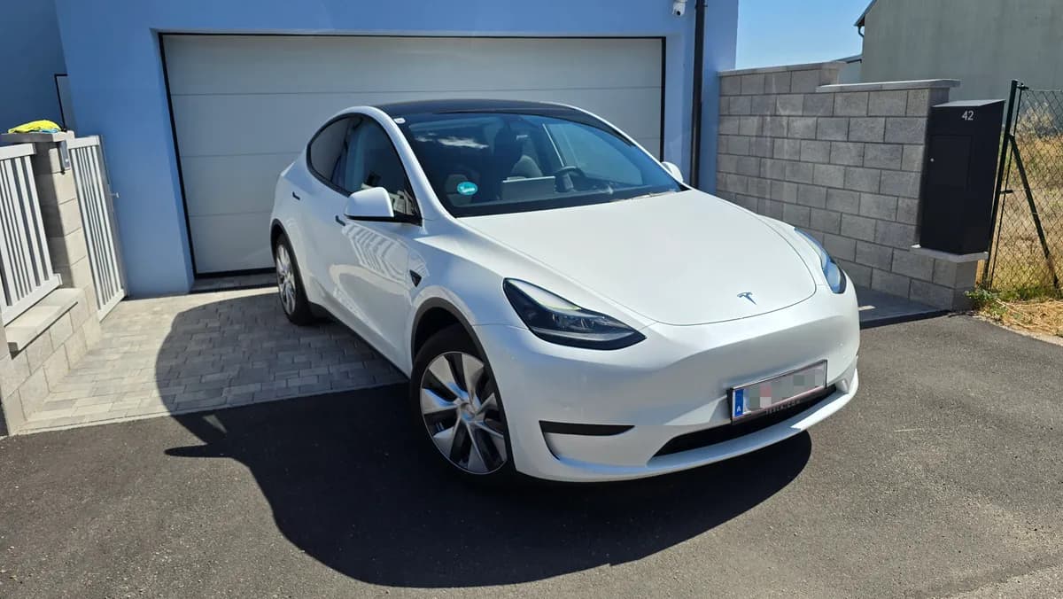 Tesla Model Y 2024 – € 39.850, 37 830 km – Bild 1 von 22