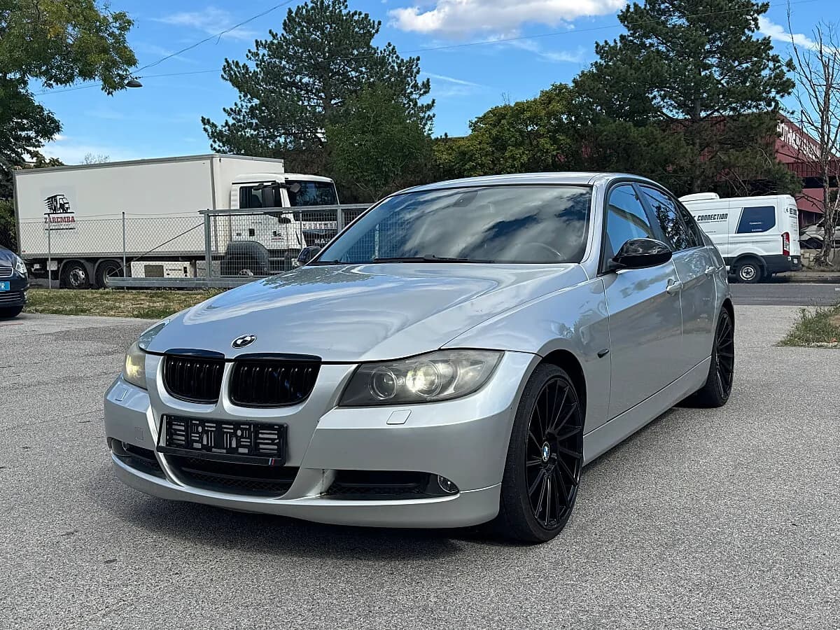 BMW 3er-Reihe 2005 – € 3.990, 145 000 km – Bild 1 von 17