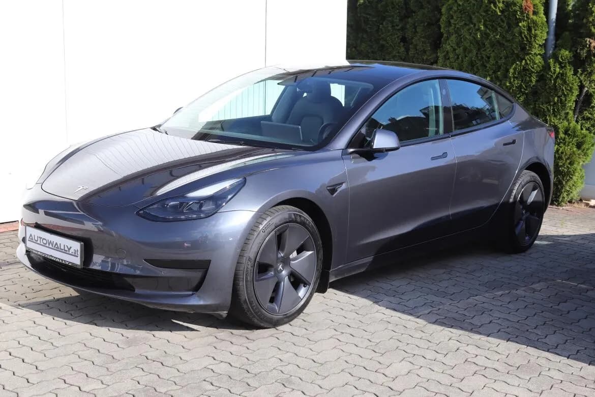 Tesla Model 3 2022 – € 25.850, 109 000 km – Bild 1 von 12