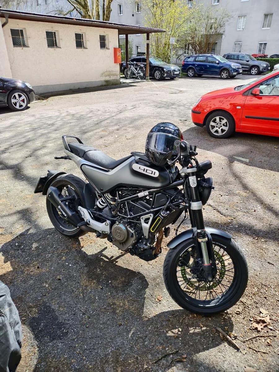 Husqvarna Svartpilen 401