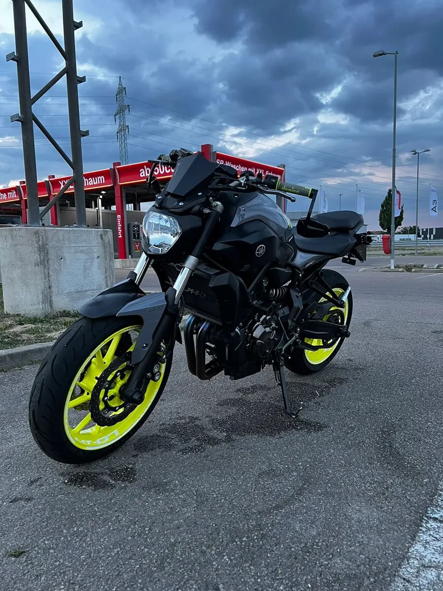 Yamaha MT 2016 – € 5.999, 21 100 km – Bild 1 von 24