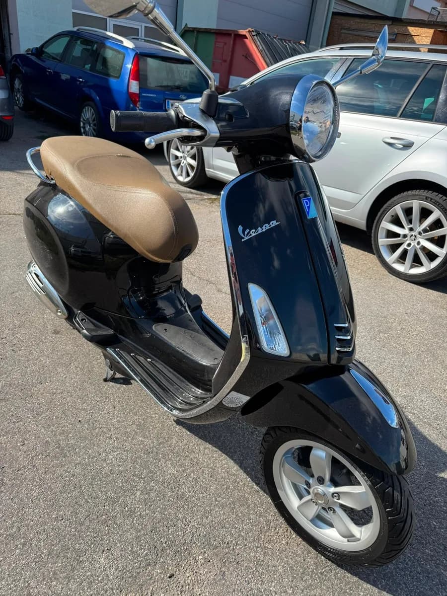 Vespa Primavera 2017 – € 1.900, 14 000 km – Bild 1 von 8