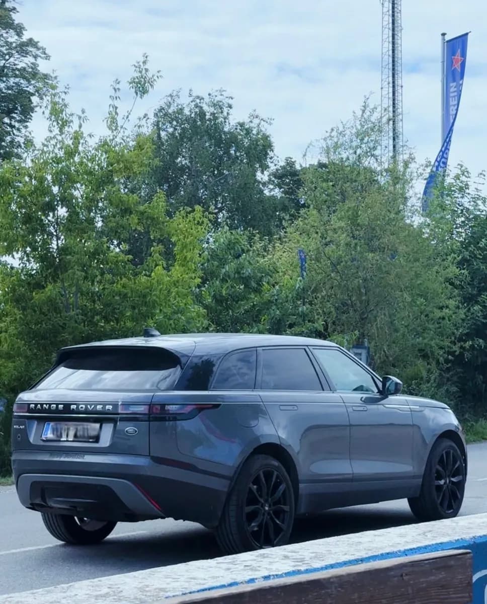 Land Rover Range Rover Velar 2018 – € 24.999, 200 000 km – Bild 1 von 9