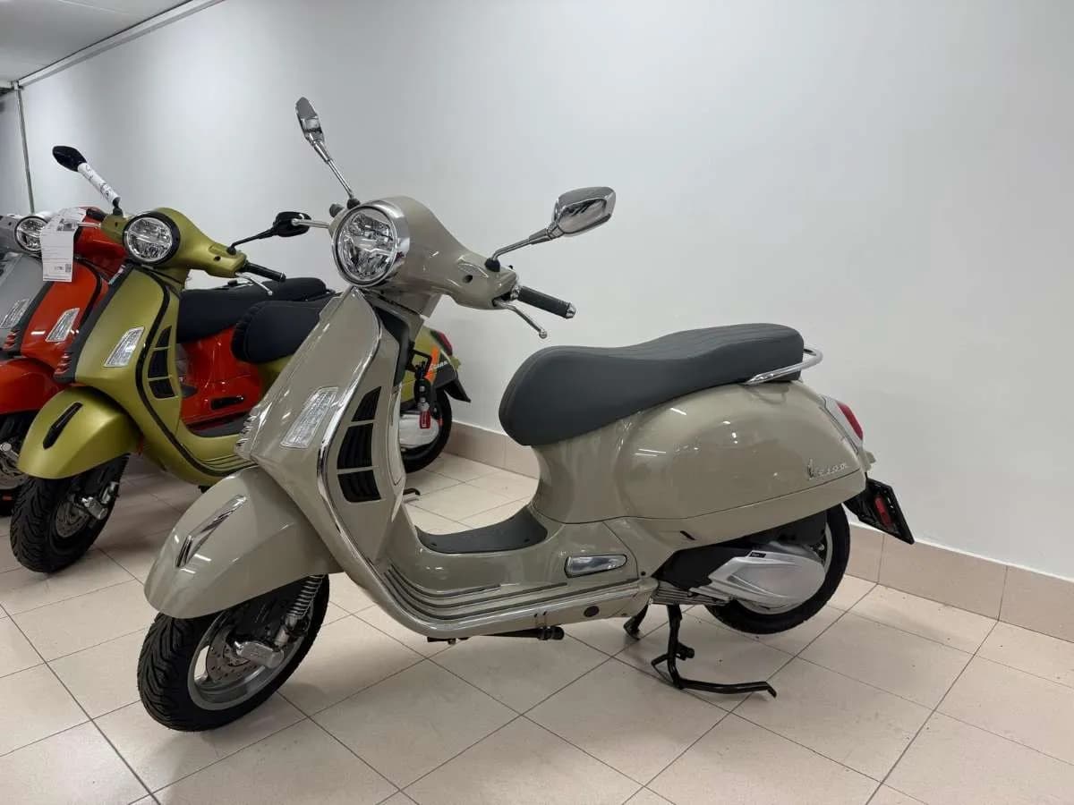Vespa GTS – € 6.399, 0 km – Bild 1 von 3