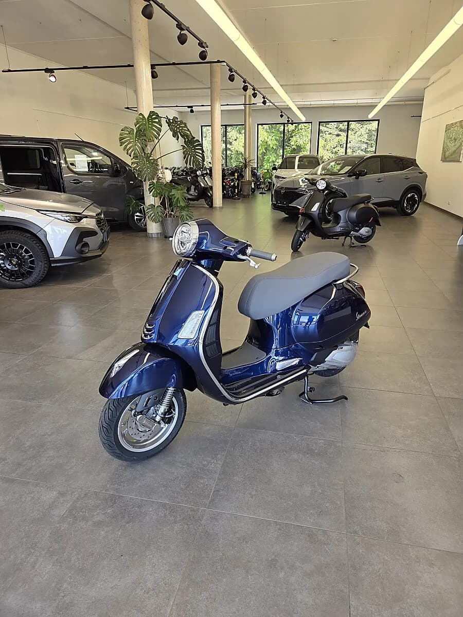 Vespa GTS – € 7.399, 0 km – Bild 1 von 4