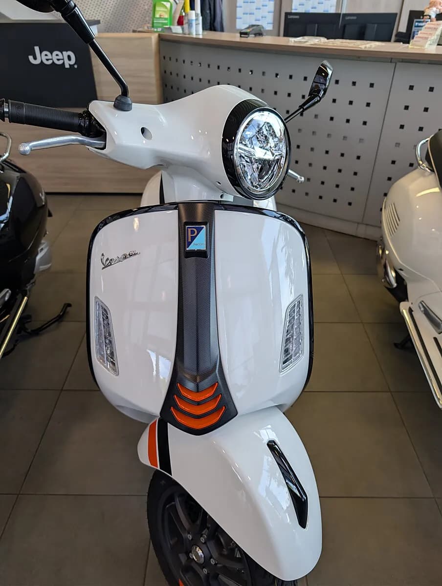 Vespa 125 – € 5.999, 0 km – Bild 1 von 2
