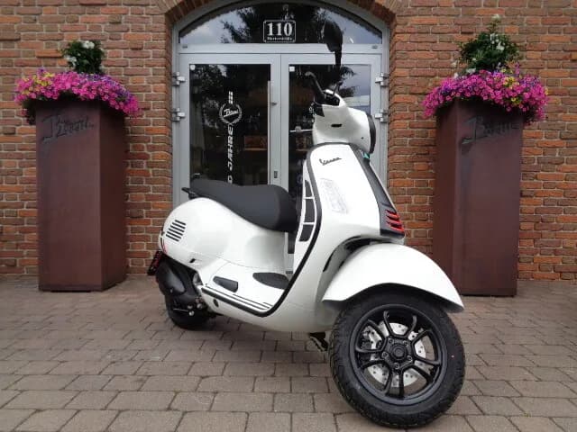 Vespa GTS – € 8.299, 0 km – Bild 1 von 7