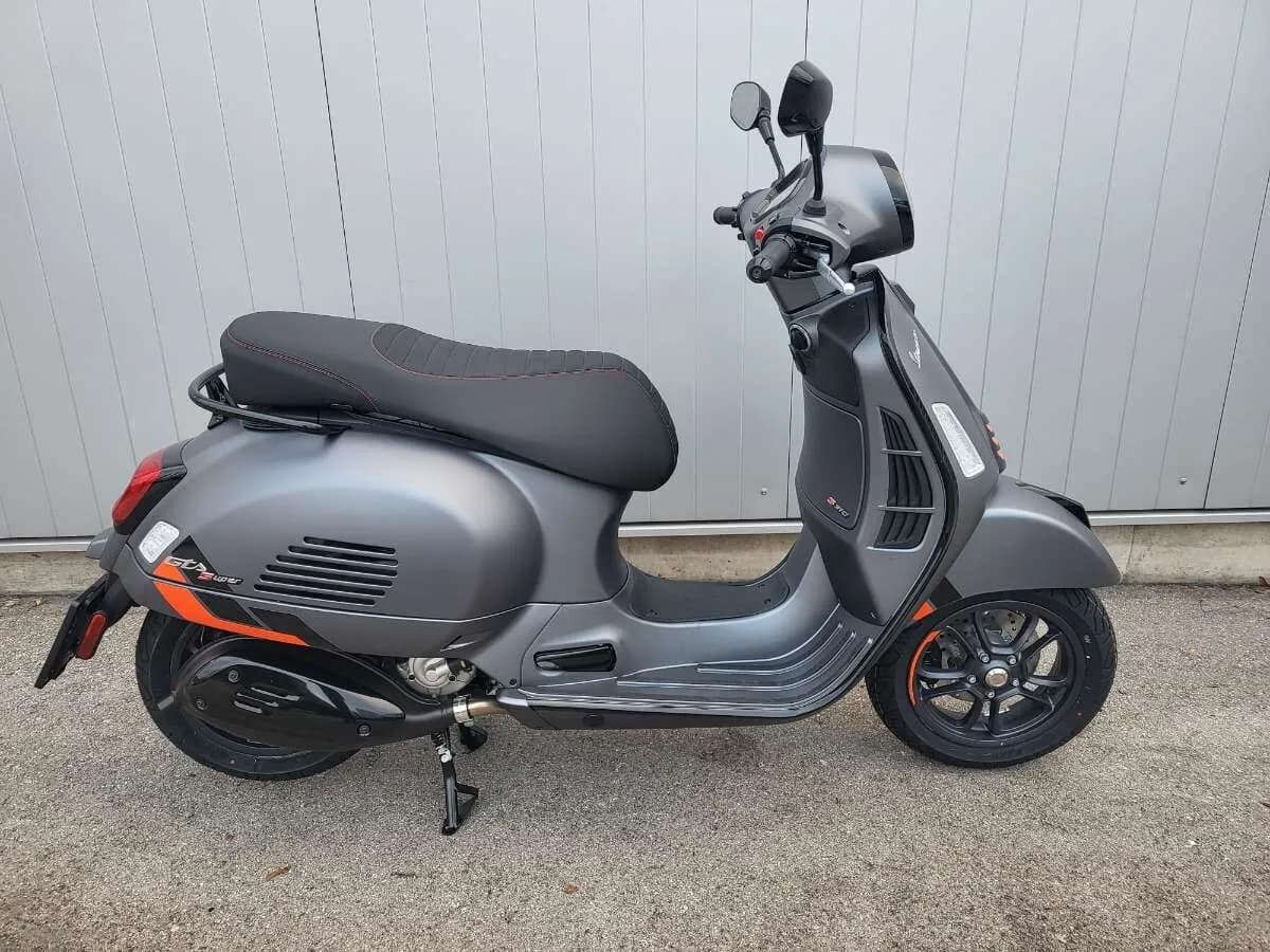 Vespa GTS – € 6.190, 0 km – Bild 1 von 4