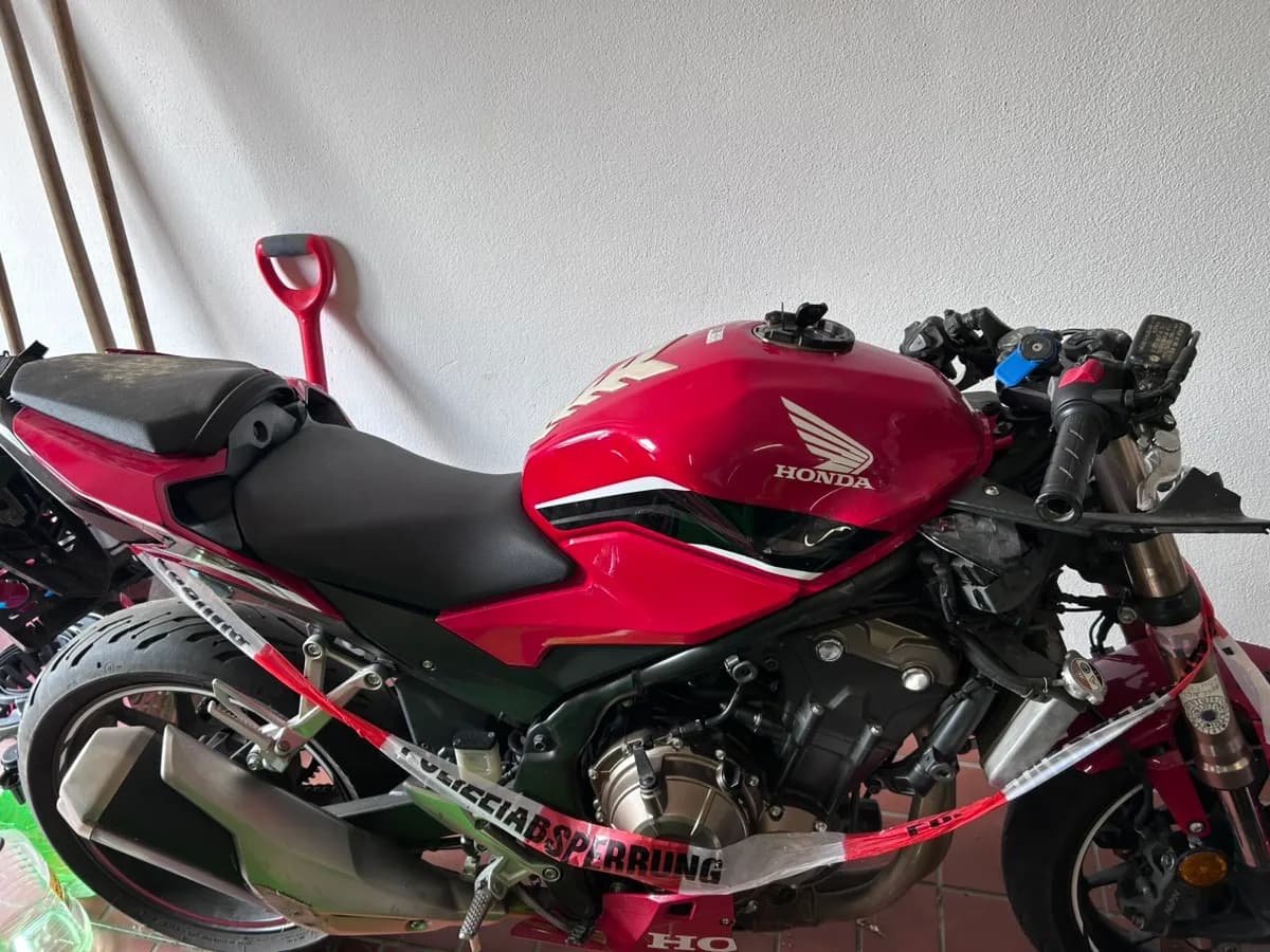 Honda CBR 2023 – € 1.800, 21 000 km – Bild 1 von 8