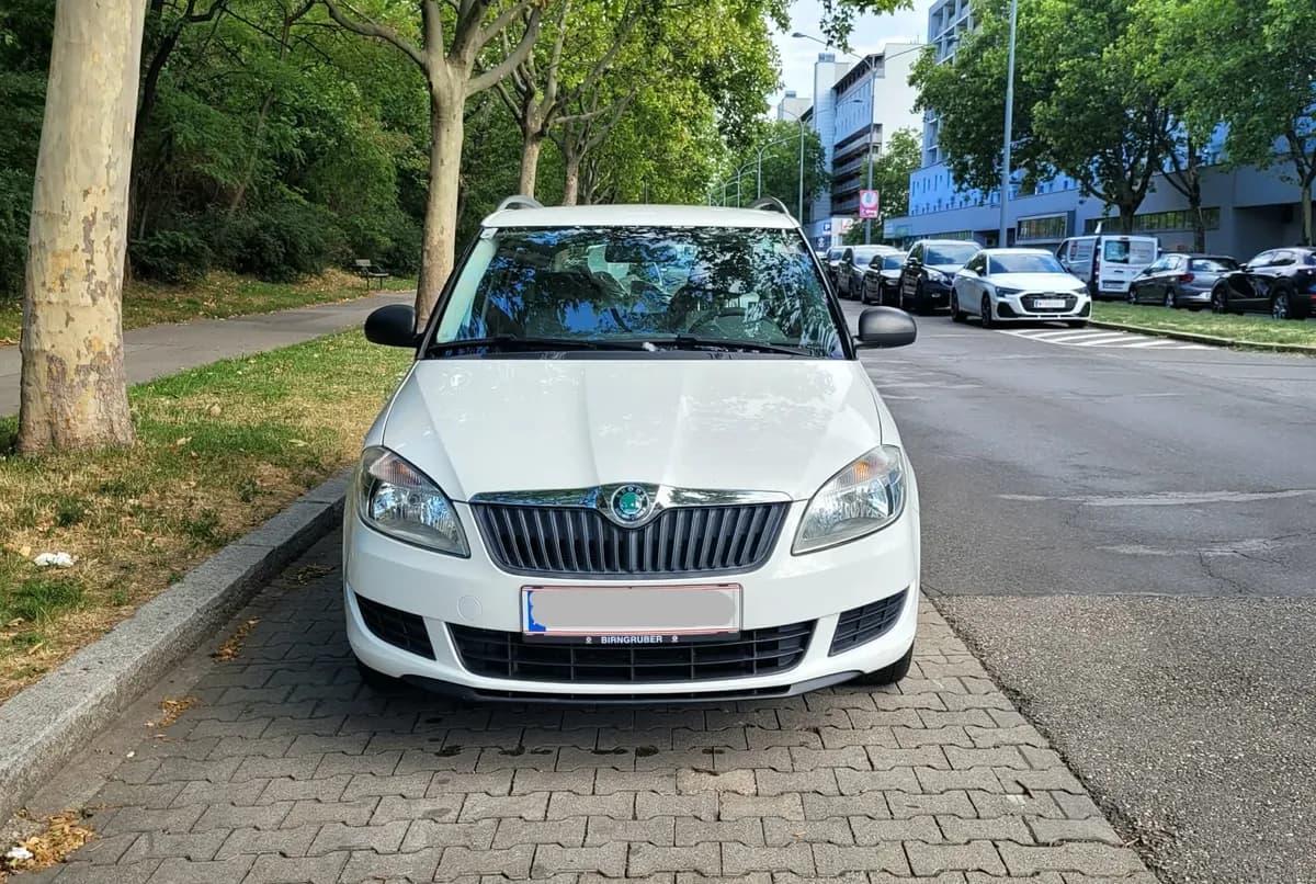 Skoda Fabia 2012 – € 3.200, 150 000 km – Bild 1 von 27