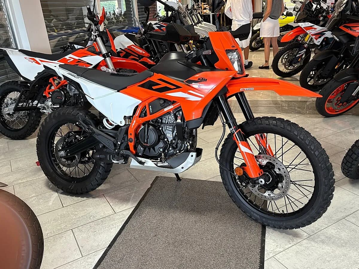 KTM 125 – € 4.599, 1 km – Bild 1 von 2