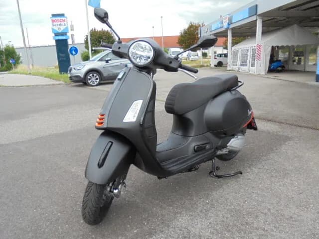 Vespa GTS – € 7.549, 0 km – Bild 1 von 10