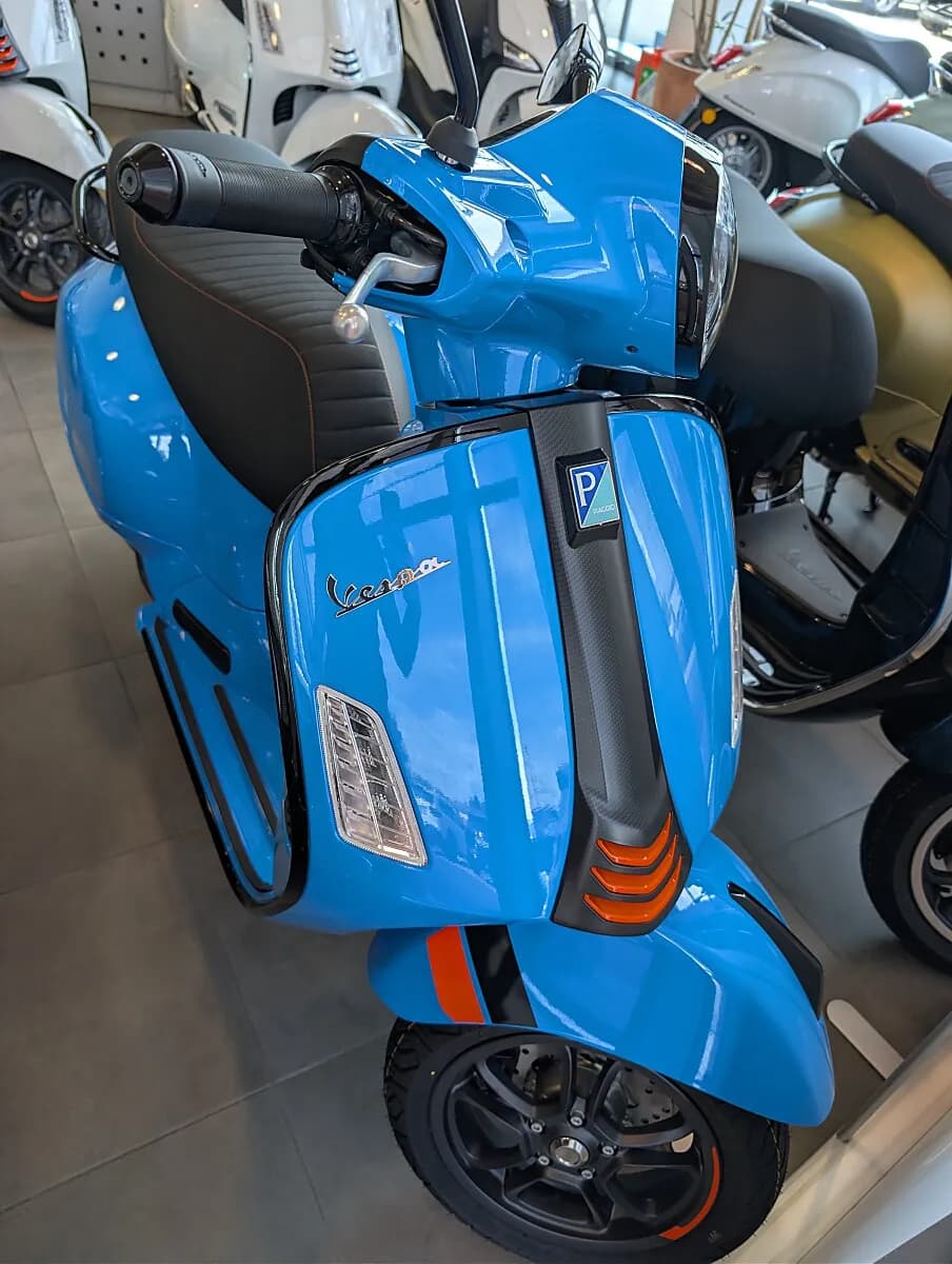 Vespa GTS – € 5.999, 0 km – Bild 1 von 2