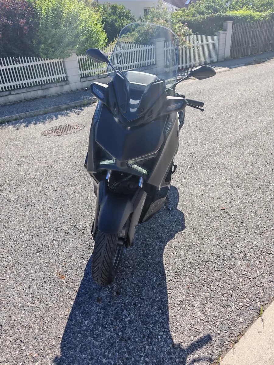 Yamaha X-Max 2025 – € 6.000, 2 380 km – Bild 1 von 10