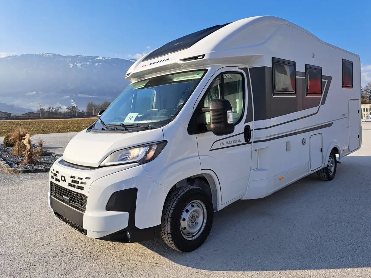 Adria Coral Axess 650 DL – € 106.583, 0 km – Bild 1 von 31