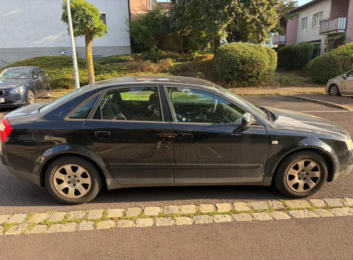 Audi A4 2003 – € 990, 284 000 km – Bild 1 von 5
