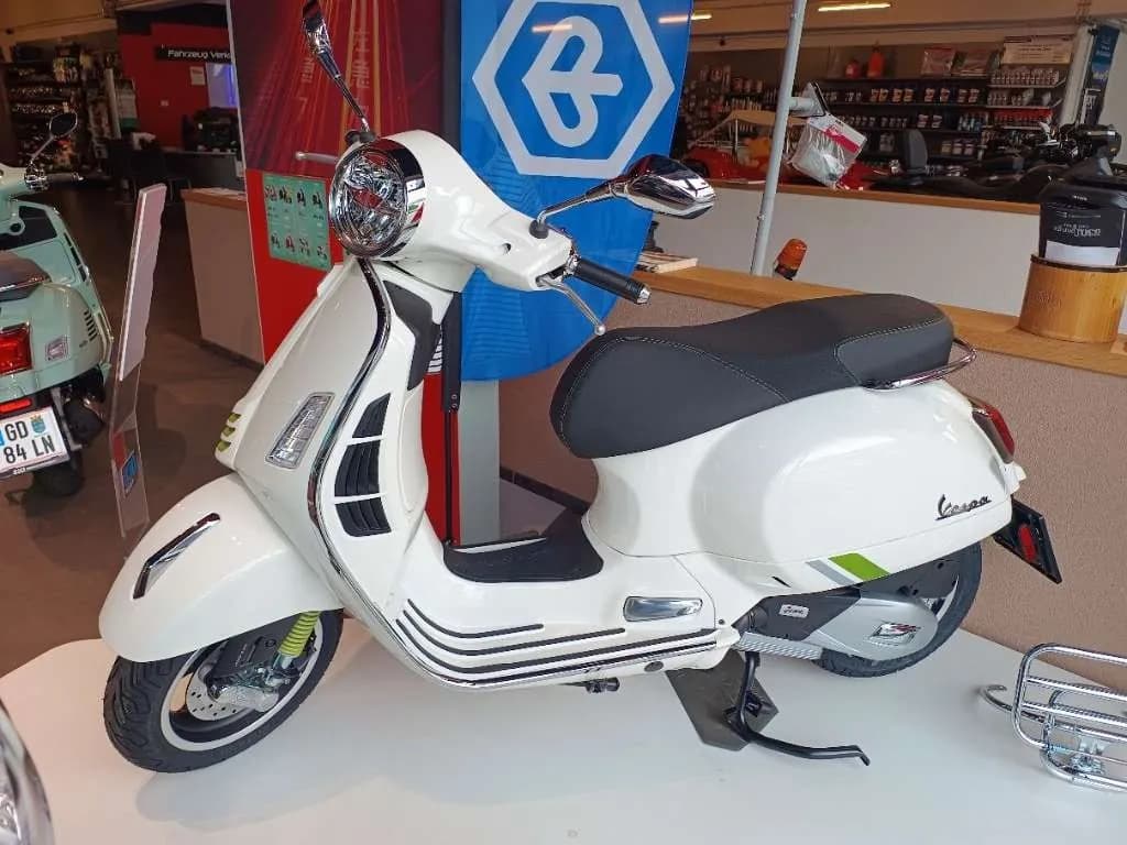 Vespa GTS – € 6.990, 0 km – Bild 1 von 6