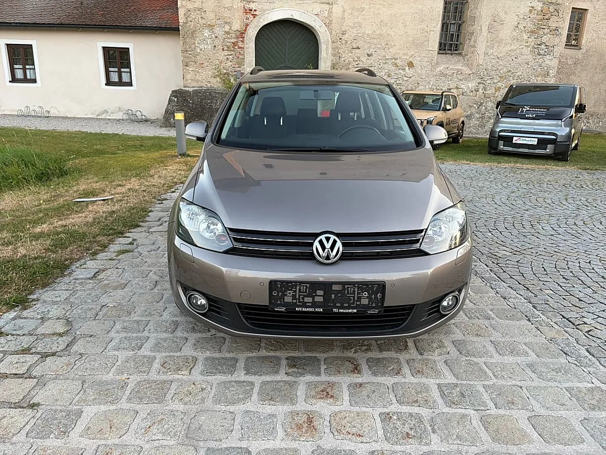 VW Golf 2012 – € 7.999, 125 000 km – Bild 1 von 16