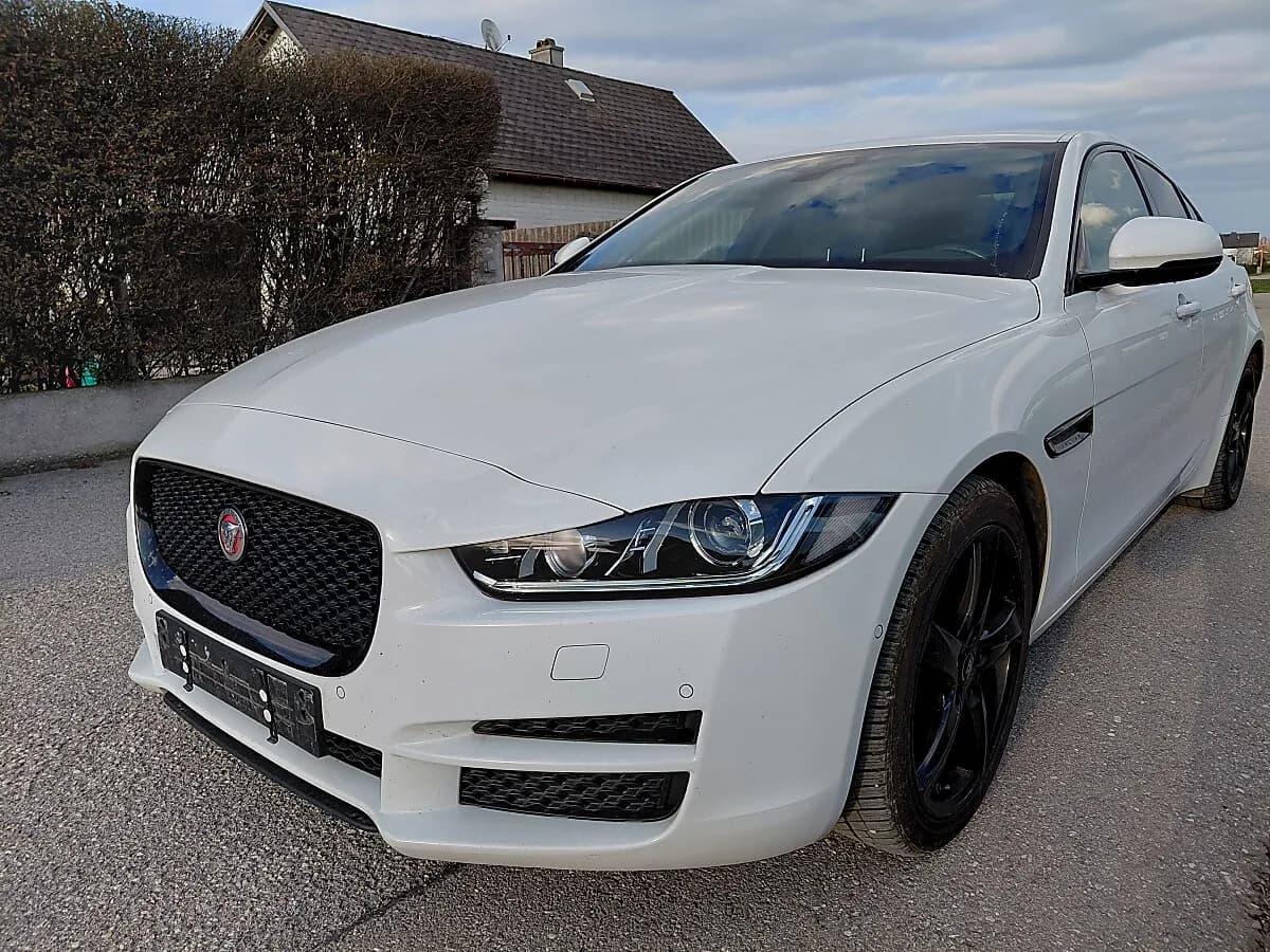Jaguar XE