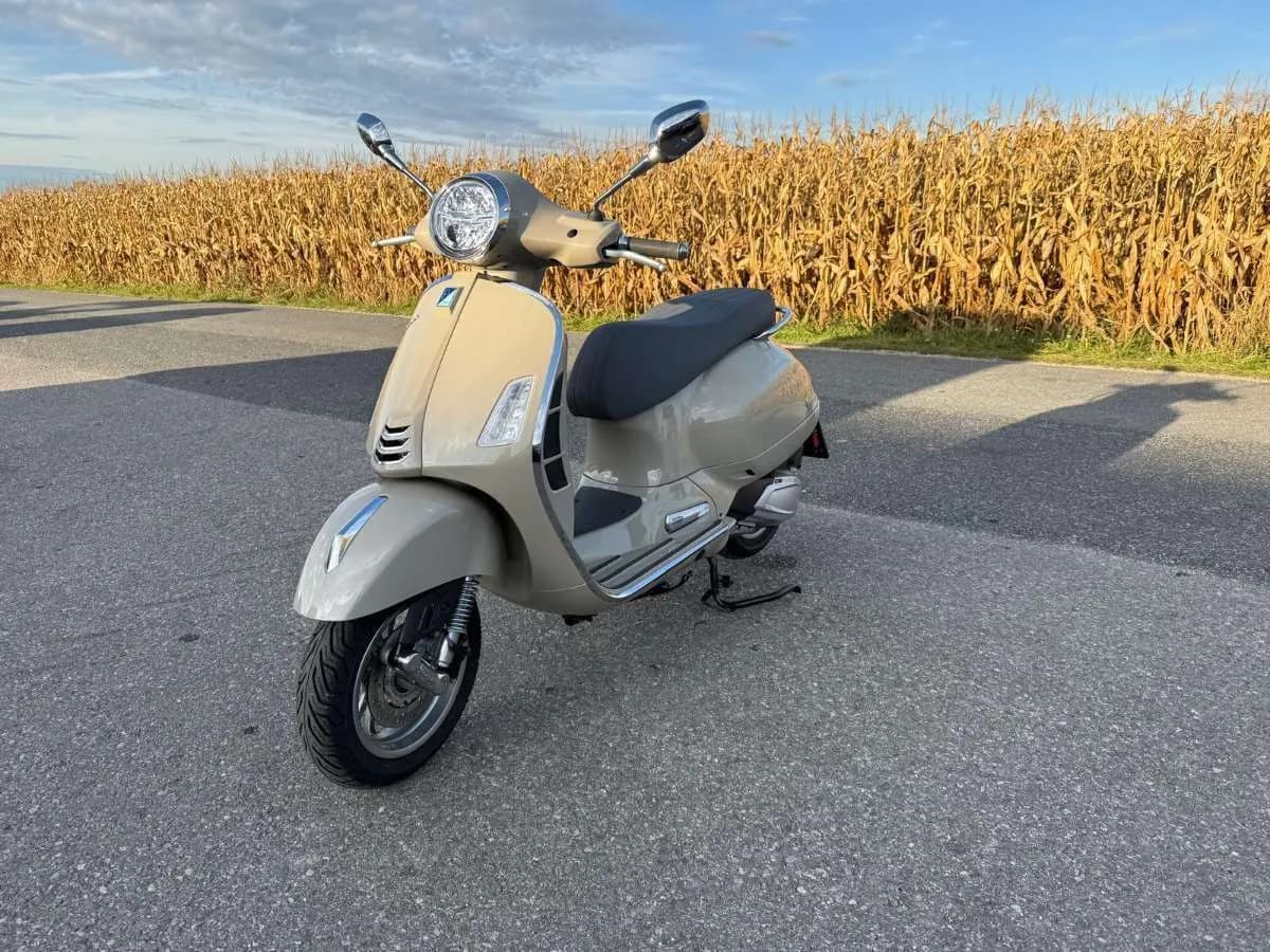 Vespa GTS – € 6.799, 0 km – Bild 1 von 4