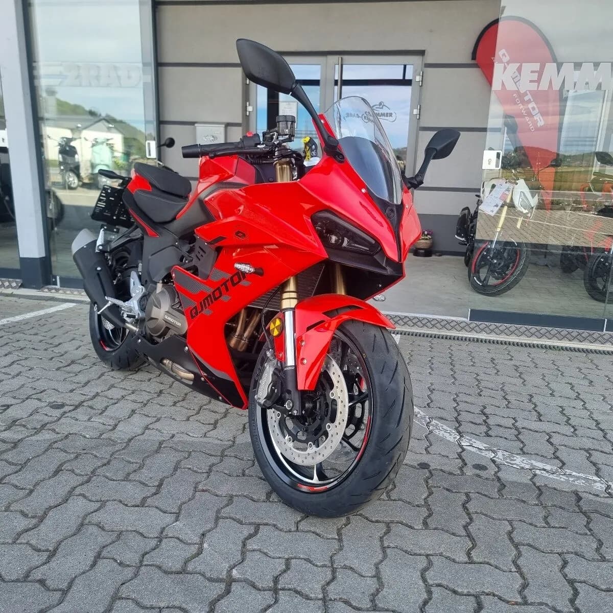 QJ Motor SRK – € 6.999, 0 km – Bild 1 von 8