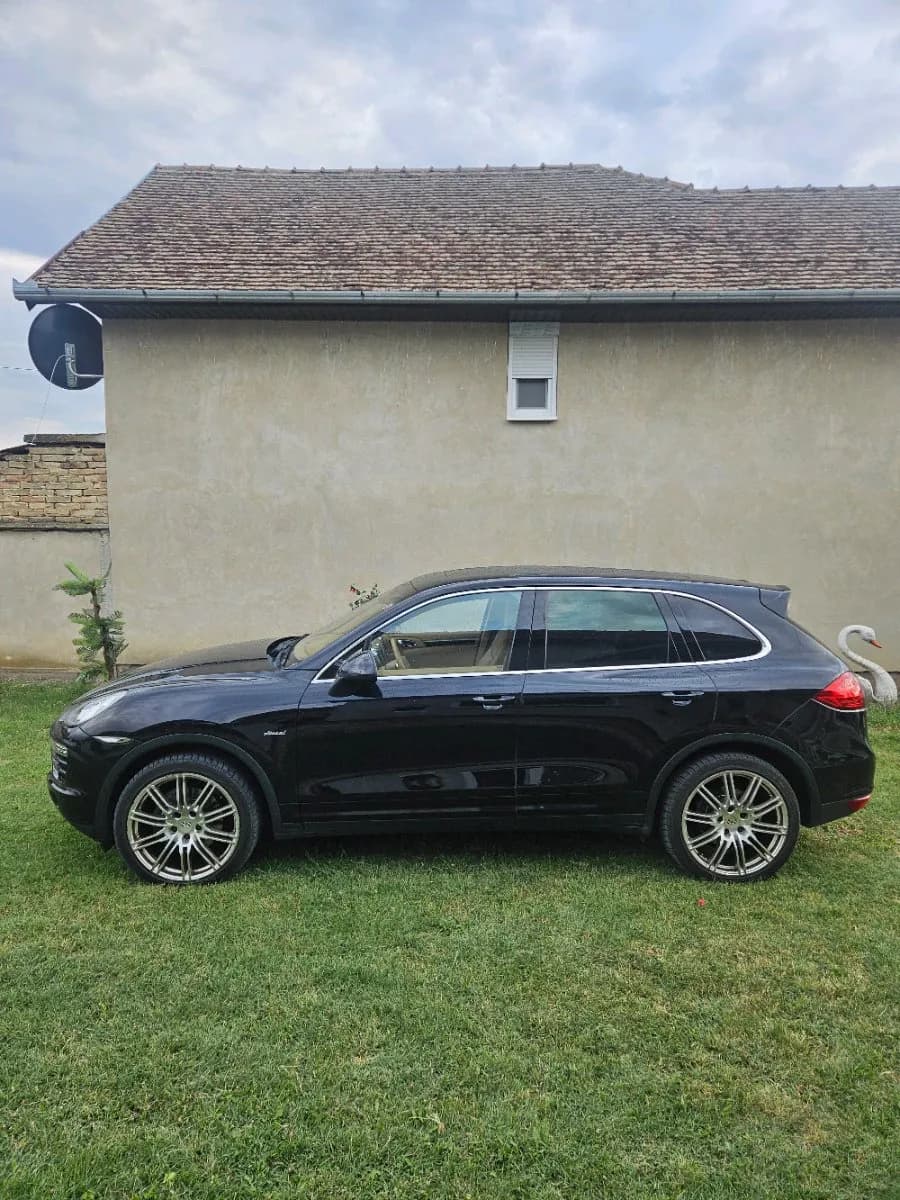 Porsche Cayenne 2012 – € 18.000, 260 000 km – Bild 1 von 10