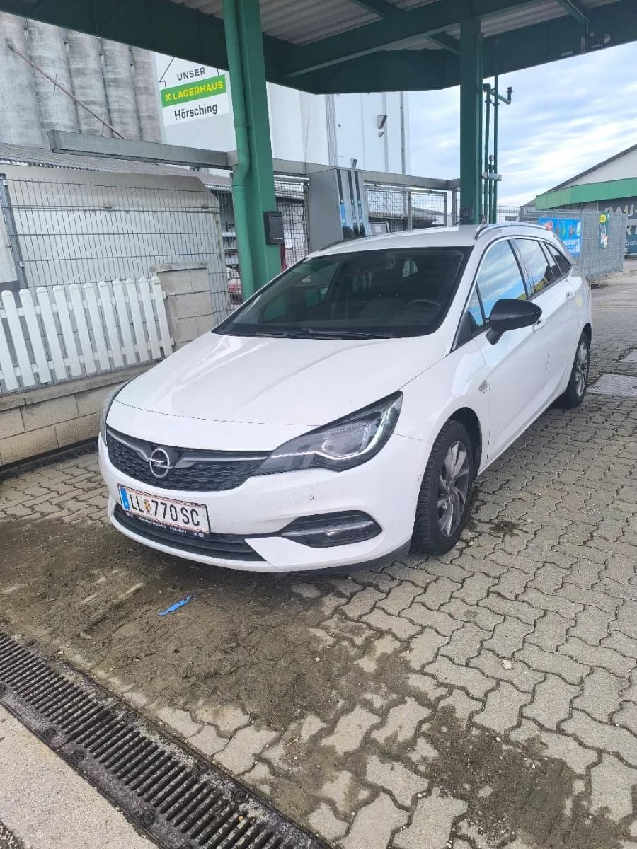Opel Astra 2021 – € 10.990, 100 500 km – Bild 1 von 5