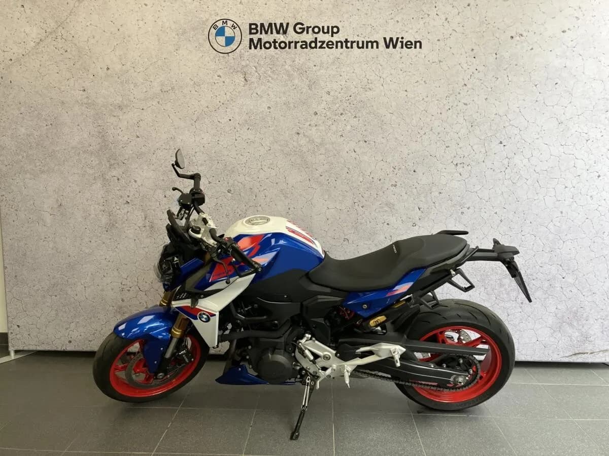 BMW F 900 R 2025 – € 10.990, 6 000 km – Bild 1 von 12