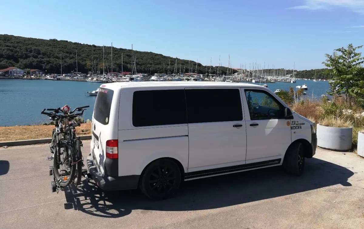 VW Transporter T5 2011 – € 10.000, 230 000 km – Bild 1 von 7