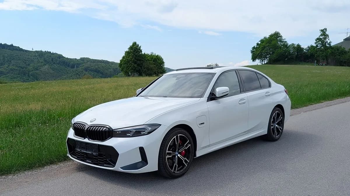 BMW 3er-Reihe 2023 – € 48.000, 21 000 km – Bild 1 von 25
