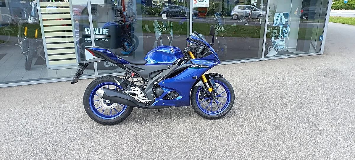 Yamaha YZF – € 5.899, 0 km – Bild 1 von 5