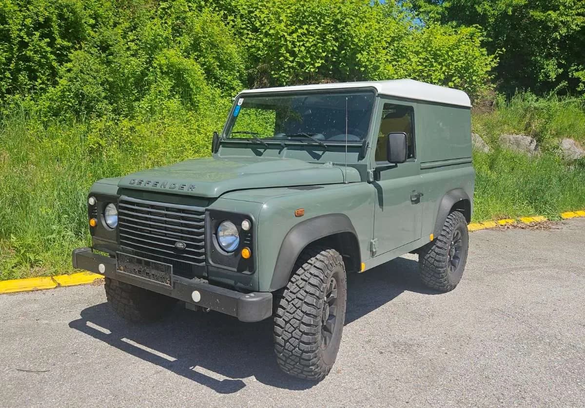 Land Rover Defender