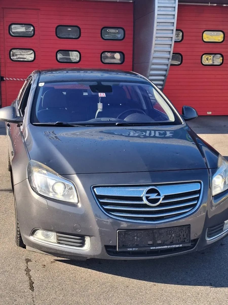 Opel Insignia 2009 – € 1.400, 210 000 km – Bild 1 von 17