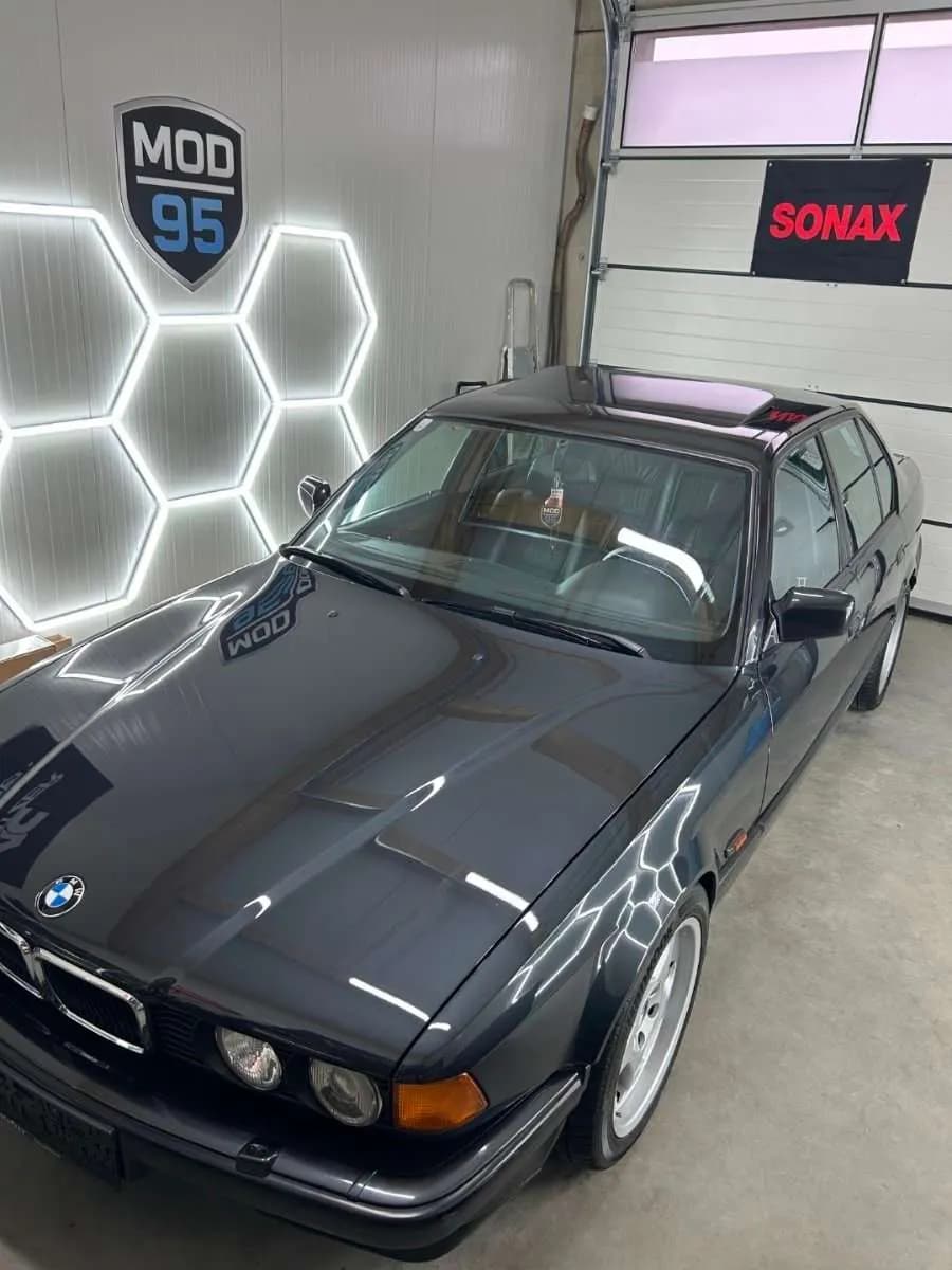BMW 7er-Reihe 1993 – € 26.900, 210 000 km – Bild 1 von 9