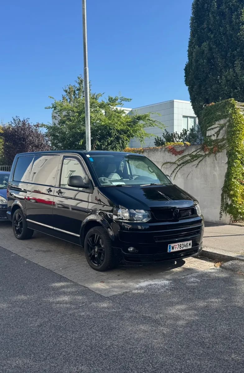 VW Transporter T5 2011 – € 14.000, 150 400 km – Bild 1 von 18