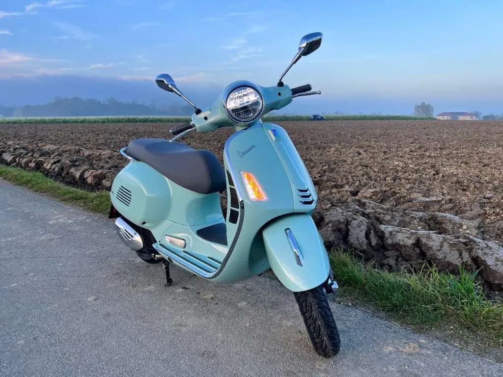 Vespa GTS – € 7.399, 0 km – Bild 1 von 7