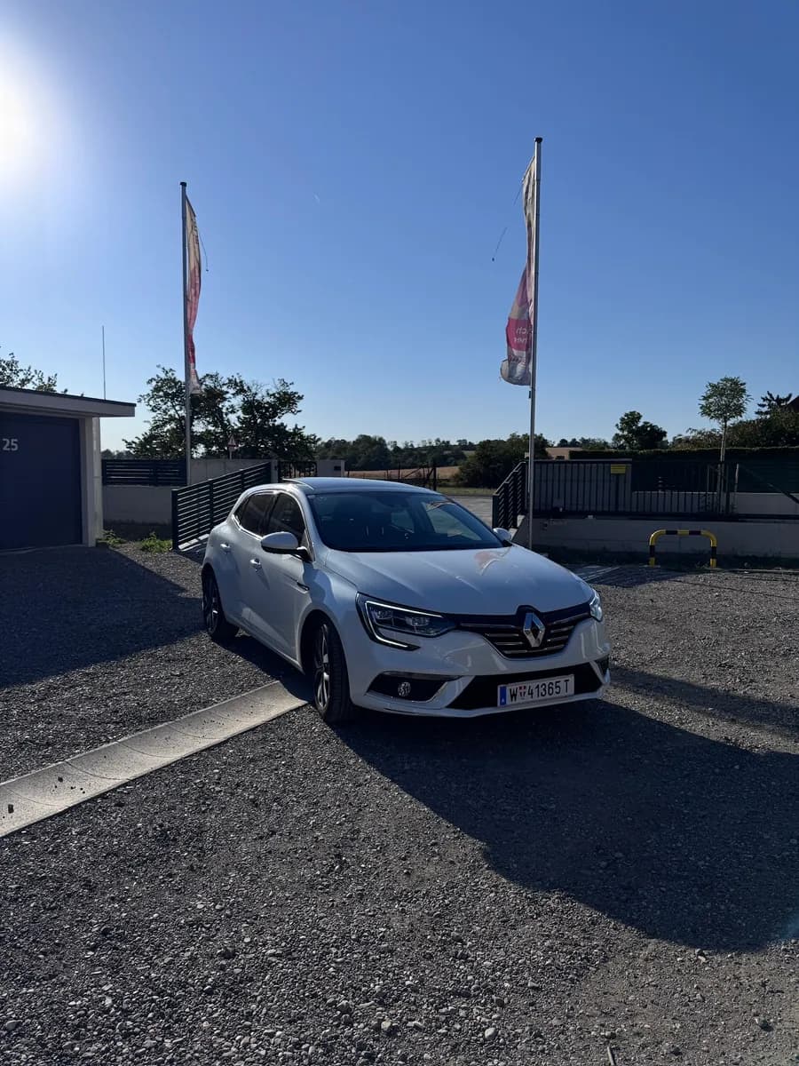 Renault Mégane 2017 – € 14.000, 60 000 km – Bild 1 von 9