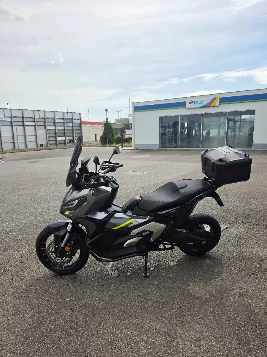 Honda X-ADV 2024 – € 11.800, 8 900 km – Bild 1 von 19