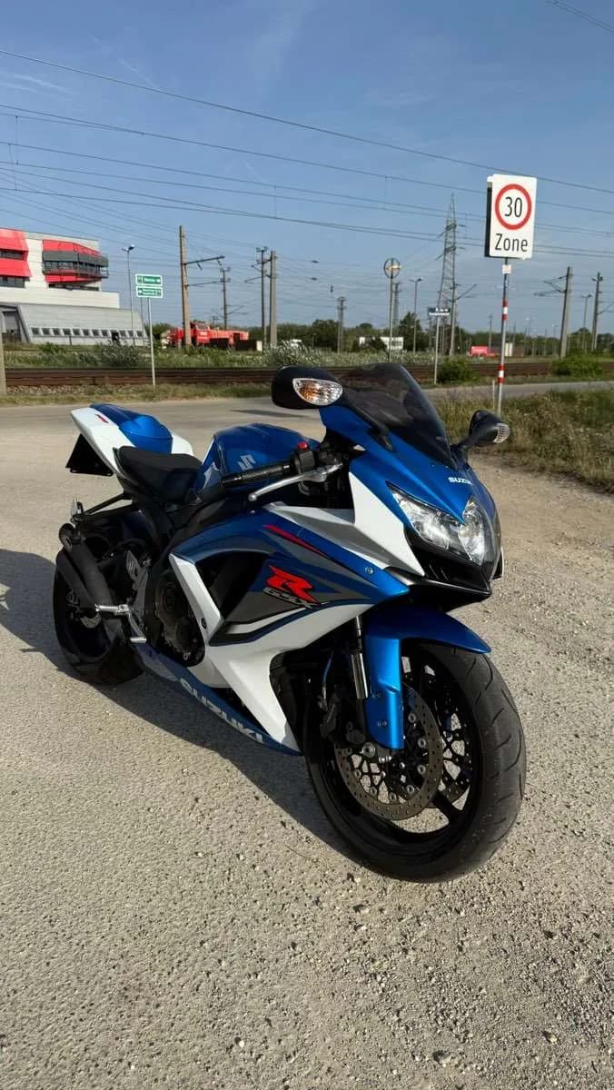 Suzuki GSX-R 2010 – € 7.999, 35 000 km – Bild 1 von 14
