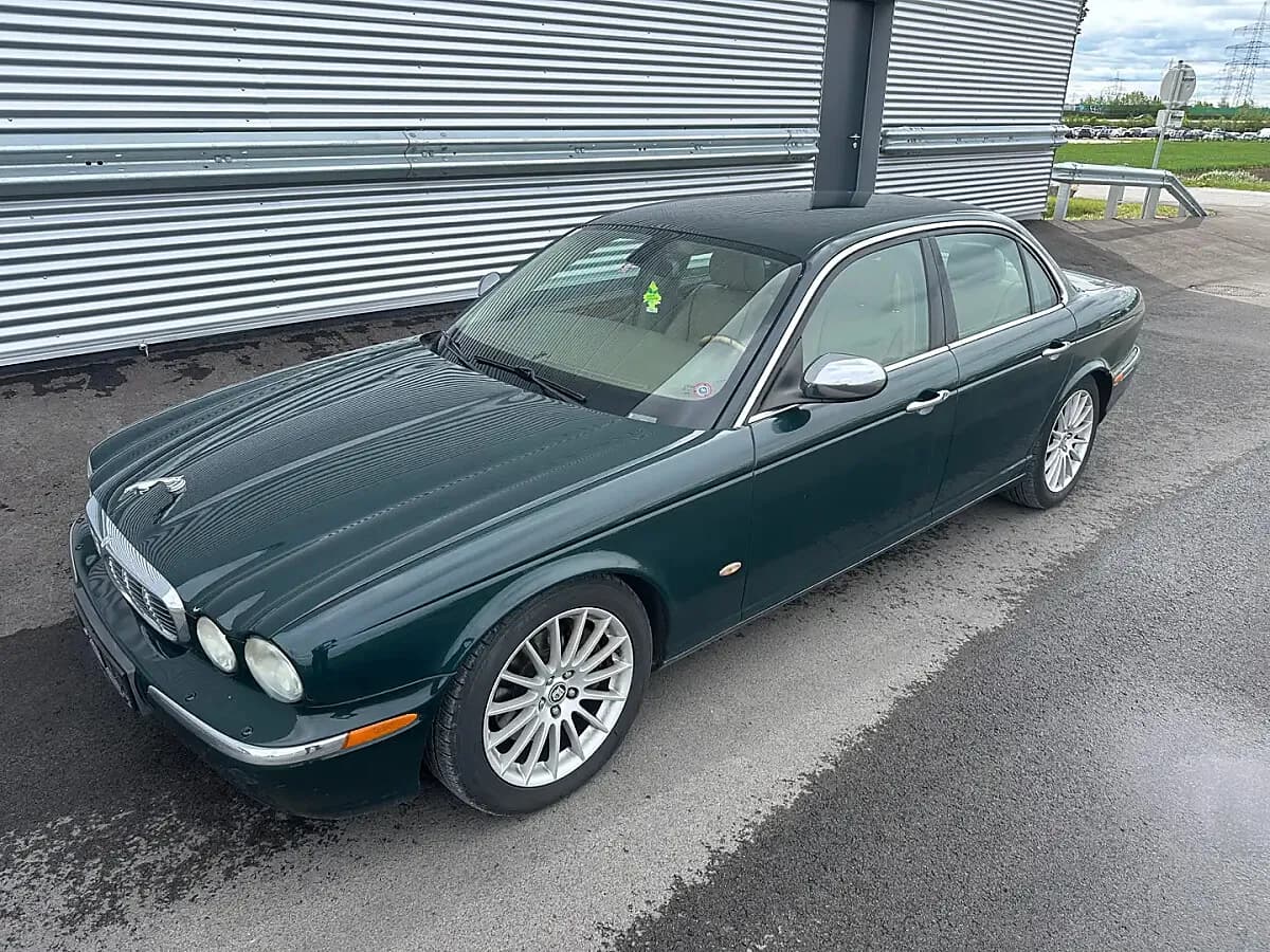 Jaguar XJ