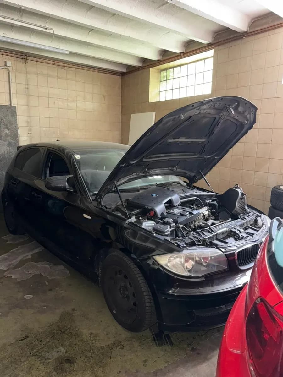 BMW 1er-Reihe 2010 – € 2.000, 180 000 km – Bild 1 von 8
