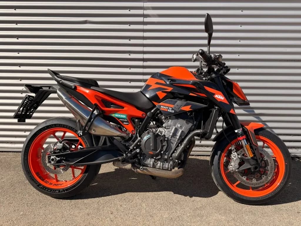 KTM 890