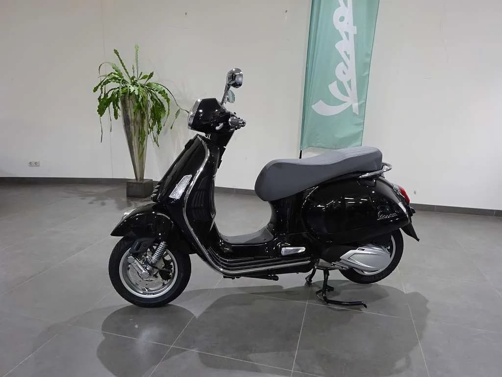 Vespa GTS – € 7.299, 0 km – Bild 1 von 10